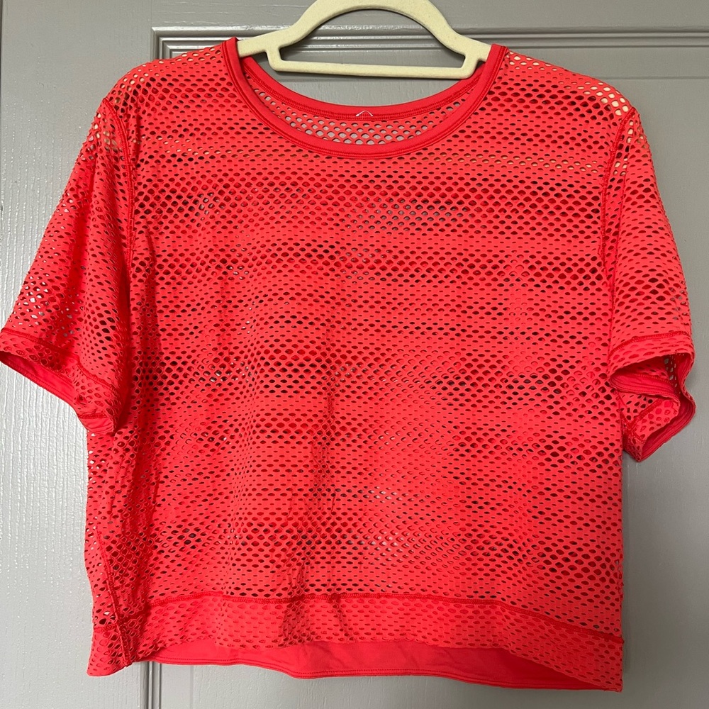Lululemon Meshed Cropped shirt